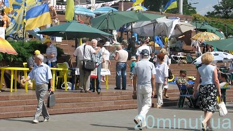 Тернопіль: під Українським домом залишилися ті, хто готовий померти за мову, фото №2 на сайті 20minut.ua