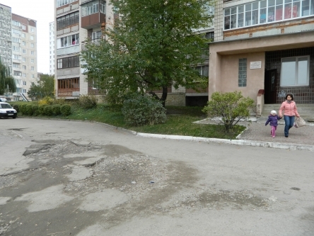 У Тернополі нове провалля на дорозі неподалік дитсадочку на сайті 20minut.ua У Тернополі нове провалля на дорозі неподалік дитсадочку, фото №2 на сайті 20minut.ua
