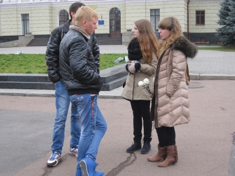 У Хмельницькому вшанували пам'ять жертв ДТП: автоколона, свічки і клаксони, фото №4 на сайті vsim.ua