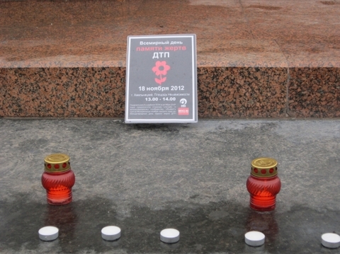 У Хмельницькому вшанували пам'ять жертв ДТП: автоколона, свічки і клаксони, фото №5 на сайті vsim.ua