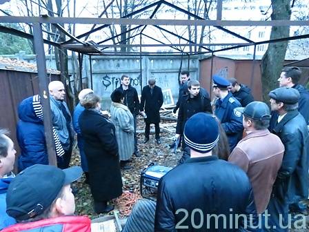 В Виннице снесли гараж. Люди говорят, что он построен законно на сайті 20minut.ua В Виннице снесли гараж. Люди говорят, что он построен законно, фото №1 на сайті 20minut.ua