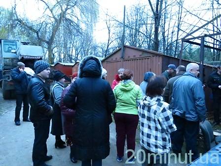 В Виннице снесли гараж. Люди говорят, что он построен законно на сайті 20minut.ua В Виннице снесли гараж. Люди говорят, что он построен законно, фото №4 на сайті 20minut.ua