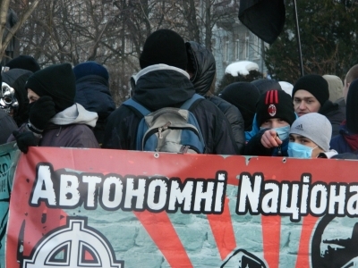 Молодь у масках пройшлася маршем вулицею Руською на сайті 20minut.ua Молодь у масках пройшлася маршем вулицею Руською, фото №2 на сайті 20minut.ua