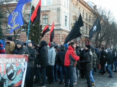 Молодь у масках пройшлася маршем вулицею Руською на сайті 20minut.ua Молодь у масках пройшлася маршем вулицею Руською, фото №3 на сайті 20minut.ua