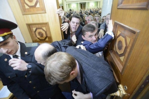 Тернопіль: нардепи кажуть, що будуть не лише битися на сайті 20minut.ua Тернопіль: нардепи кажуть, що будуть не лише битися, фото №1 на сайті 20minut.ua