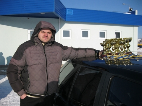 Автослалом по-хмельницьки: «Нива» змагається на рівних з «Ніссаном» (ВІДЕО) на сайті vsim.ua Автослалом по-хмельницьки: «Нива» змагається на рівних з «Ніссаном» (ВІДЕО), фото №10 на сайті vsim.ua