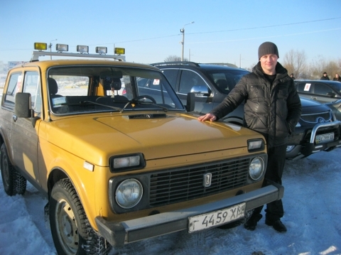 Автослалом по-хмельницьки: «Нива» змагається на рівних з «Ніссаном» (ВІДЕО) на сайті vsim.ua Автослалом по-хмельницьки: «Нива» змагається на рівних з «Ніссаном» (ВІДЕО), фото №3 на сайті vsim.ua