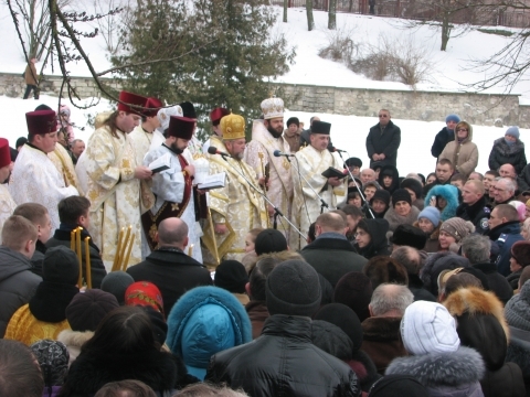 Не злякалися тріску криги лише священики та рятувальники, фото №1 на сайті 20minut.ua
