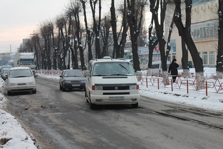 Винницкие дороги: Асфальт сошел раньше снега на сайті 20minut.ua Винницкие дороги: Асфальт сошел раньше снега, фото №12 на сайті 20minut.ua