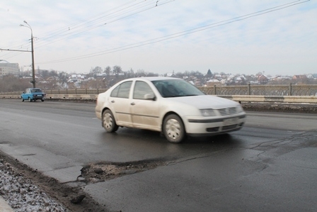 Винницкие дороги: Асфальт сошел раньше снега на сайті 20minut.ua Винницкие дороги: Асфальт сошел раньше снега, фото №5 на сайті 20minut.ua