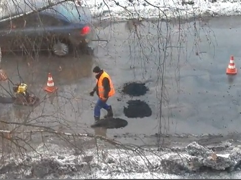 Асфальт в Виннице кладут прямо в лужи, фото №2 на сайті 20minut.ua
