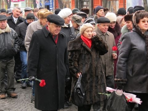 У Вінниці вшанували пам'ять воїнів-афганців: марш по Соборній супроводжував БТР на сайті 20minut.ua У Вінниці вшанували пам'ять воїнів-афганців: марш по Соборній супроводжував БТР, фото №11 на сайті 20minut.ua