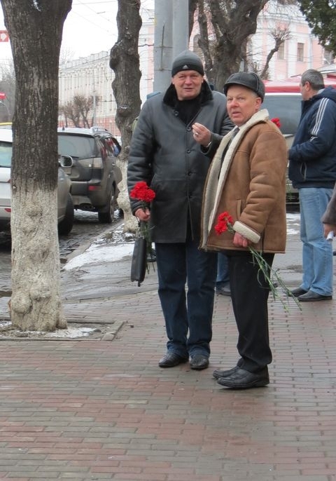 У Вінниці вшанували пам'ять воїнів-афганців: марш по Соборній супроводжував БТР на сайті 20minut.ua У Вінниці вшанували пам'ять воїнів-афганців: марш по Соборній супроводжував БТР, фото №12 на сайті 20minut.ua