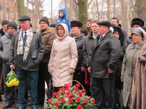 У Вінниці вшанували пам'ять воїнів-афганців: марш по Соборній супроводжував БТР на сайті 20minut.ua У Вінниці вшанували пам'ять воїнів-афганців: марш по Соборній супроводжував БТР, фото №15 на сайті 20minut.ua