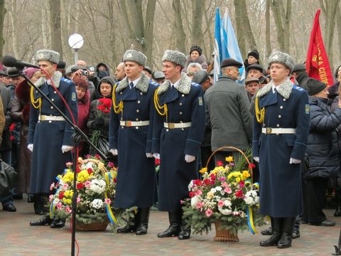 У Вінниці вшанували пам'ять воїнів-афганців: марш по Соборній супроводжував БТР на сайті 20minut.ua У Вінниці вшанували пам'ять воїнів-афганців: марш по Соборній супроводжував БТР, фото №18 на сайті 20minut.ua