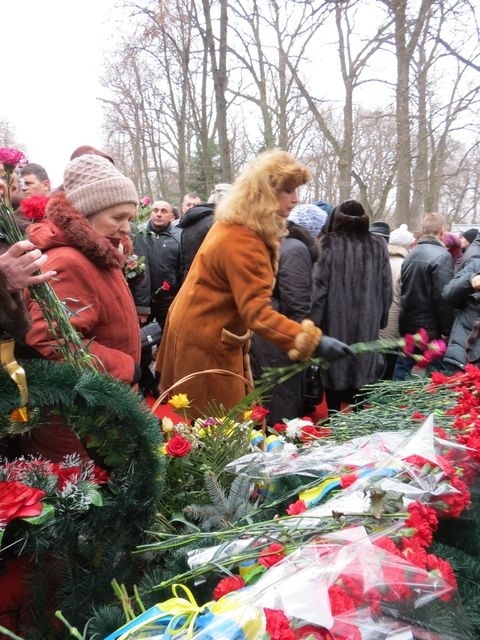 У Вінниці вшанували пам'ять воїнів-афганців: марш по Соборній супроводжував БТР на сайті 20minut.ua У Вінниці вшанували пам'ять воїнів-афганців: марш по Соборній супроводжував БТР, фото №22 на сайті 20minut.ua