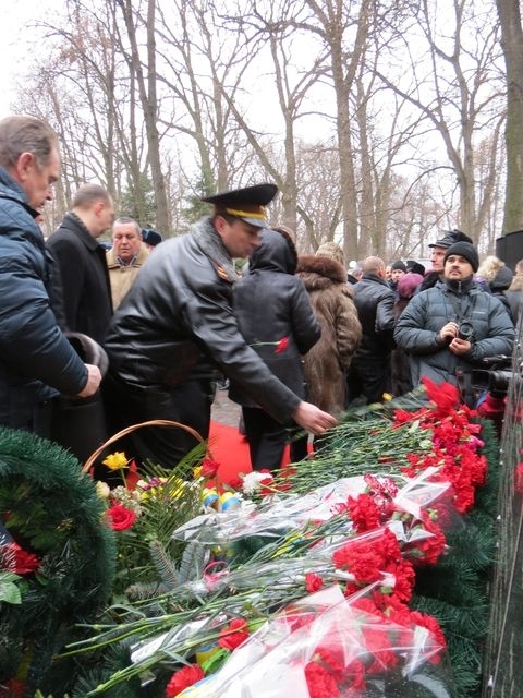 У Вінниці вшанували пам'ять воїнів-афганців: марш по Соборній супроводжував БТР на сайті 20minut.ua У Вінниці вшанували пам'ять воїнів-афганців: марш по Соборній супроводжував БТР, фото №23 на сайті 20minut.ua