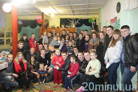 Винницкие автолюбители провели автопробег по детдомам, фото №2 на сайті 20minut.ua
