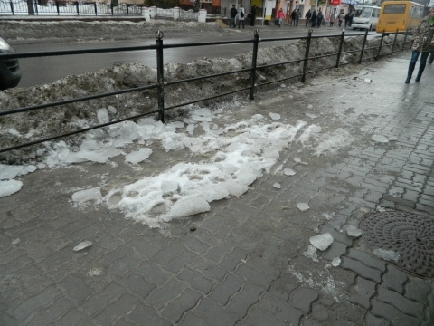 Біля вокзалу жінка постраждала від льоду на сайті 20minut.ua Біля вокзалу жінка постраждала від льоду , фото №2 на сайті 20minut.ua
