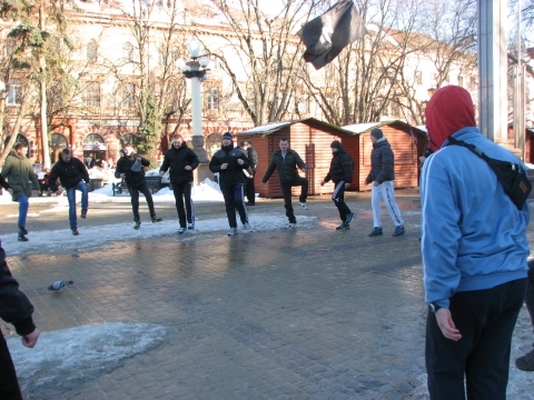 Тернопільська молодь билась лаву на лаву на сайті 20minut.ua Тернопільська молодь билась лаву на лаву, фото №1 на сайті 20minut.ua