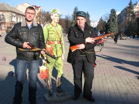Тернопільська молодь билась лаву на лаву на сайті 20minut.ua Тернопільська молодь билась лаву на лаву, фото №2 на сайті 20minut.ua