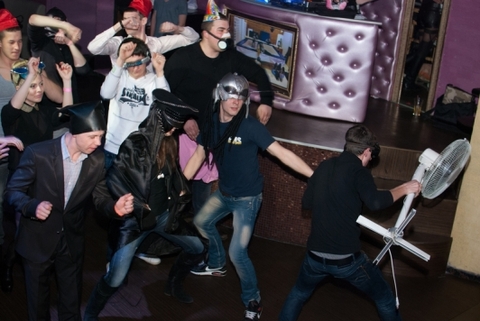 У хмельницькому Harlem Shake запалює 60-річна прибиральниця, фото №1 на сайті vsim.ua