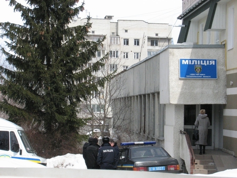 У Тернополі застрелився міліціонер. На місці працюють експерти на сайті 20minut.ua У Тернополі застрелився міліціонер. На місці працюють експерти, фото №1 на сайті 20minut.ua