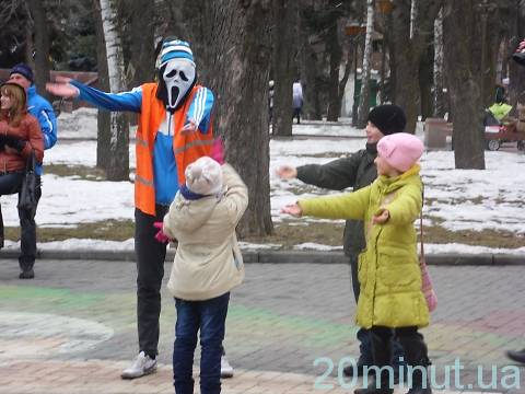 У Вінниці молодь відривалася під Harlem Shake біля башти на Козицького, фото №4 на сайті 20minut.ua