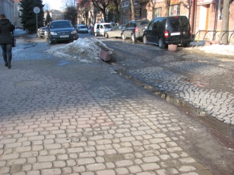 Водіїв з Театрального майдану не можуть вигнати на сайті 20minut.ua Водіїв з Театрального майдану не можуть вигнати, фото №1 на сайті 20minut.ua