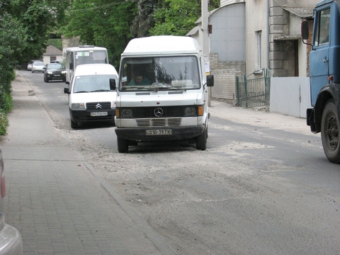 Тернопіль кричить SOS – через сміття, знищені дерева, побиті дороги на сайті 20minut.ua Тернопіль кричить SOS – через сміття, знищені дерева, побиті дороги, фото №1 на сайті 20minut.ua