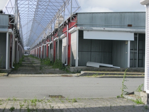 На «мертвому» ринку й досі продають місця, фото №1 на сайті vsim.ua