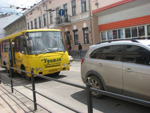 На Руській маршрутка в’їхала в Chevrolet(ОНОВЛЕНЕ) на сайті 20minut.ua На Руській маршрутка в’їхала в Chevrolet(ОНОВЛЕНЕ), фото №1 на сайті 20minut.ua