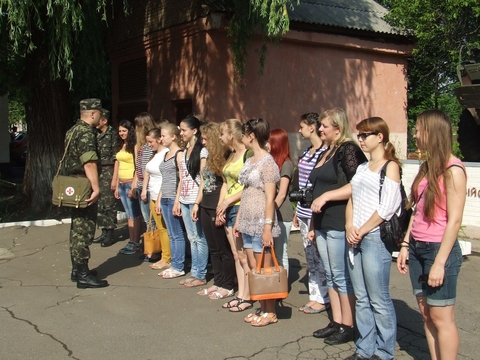Один день в армії: як першокурсниці в солдати пробувались , фото №1 на сайті 20minut.ua