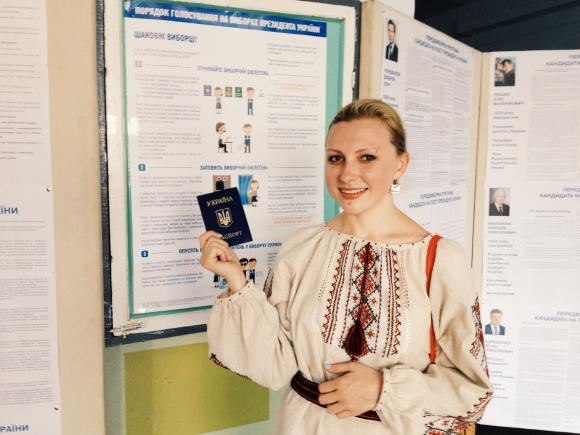 На вибори у вишиванці: голосуємо за фото хмельничан, фото №2 на сайті vsim.ua