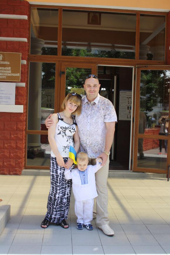 На вибори у вишиванці: голосуємо за фото хмельничан, фото №3 на сайті vsim.ua