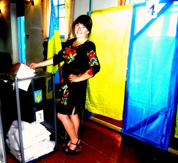 На вибори у вишиванці: голосуємо за фото хмельничан, фото №4 на сайті vsim.ua