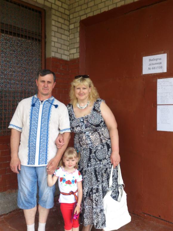 На вибори у вишиванці: голосуємо за фото хмельничан, фото №6 на сайті vsim.ua