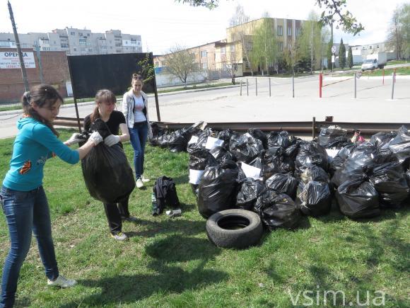 На одне стихійне звалище менше або Як на Виставці сміття прибирали, фото №17 на сайті vsim.ua
