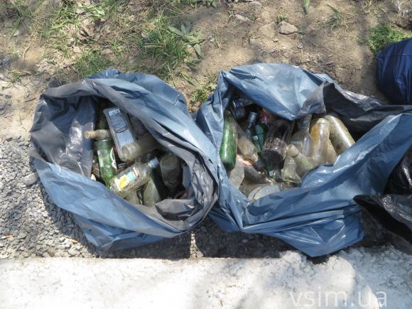 На одне стихійне звалище менше або Як на Виставці сміття прибирали, фото №6 на сайті vsim.ua