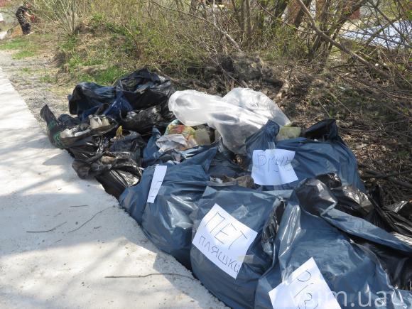 На одне стихійне звалище менше або Як на Виставці сміття прибирали, фото №7 на сайті vsim.ua