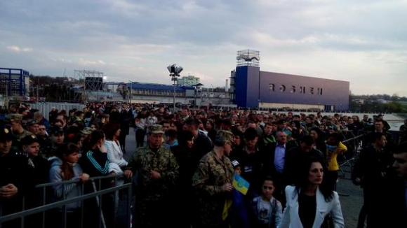 На відкритті фонтану «Рошен» вінничани жалілись на поганий мобільний зв'язок, фото №1 на сайті 20minut.ua