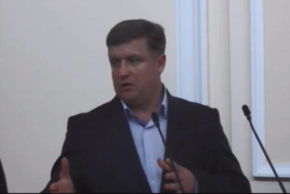 Тернополяни пікетують міськраду зі щитами та палицями, фото №1 на сайті 20minut.ua