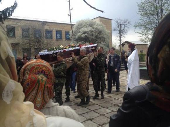 В суботу Жмеринка прощалась з загиблим Героєм Олегом Пугачовим на сайті 20minut.ua В суботу Жмеринка прощалась з загиблим Героєм Олегом Пугачовим, фото №3 на сайті 20minut.ua