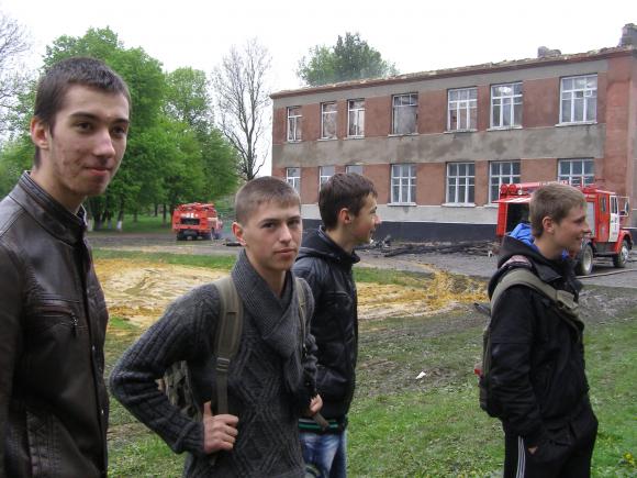 Через блискавку загорілася школа, а в сусідніх будинках розплавилися  супутникові антени, фото №5 на сайті 20minut.ua