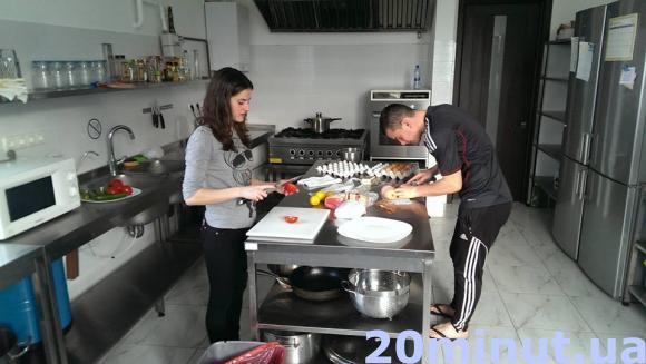 Дітей-сиріт вчать витрачати гроші та готувати їсти, фото №1 на сайті 20minut.ua