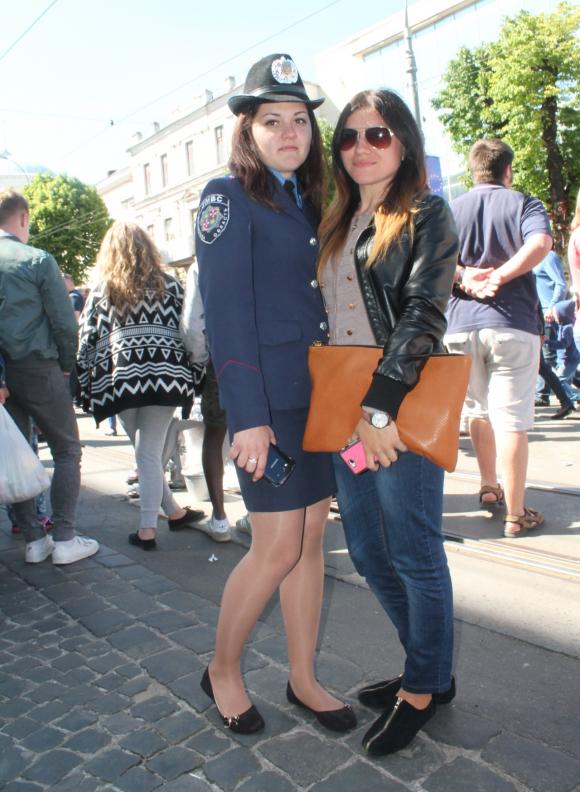 Дівчата у формі. Вінницькі міліціонерки на Дні Європи (ФОТОРЕПОРТАЖ), фото №4 на сайті 20minut.ua