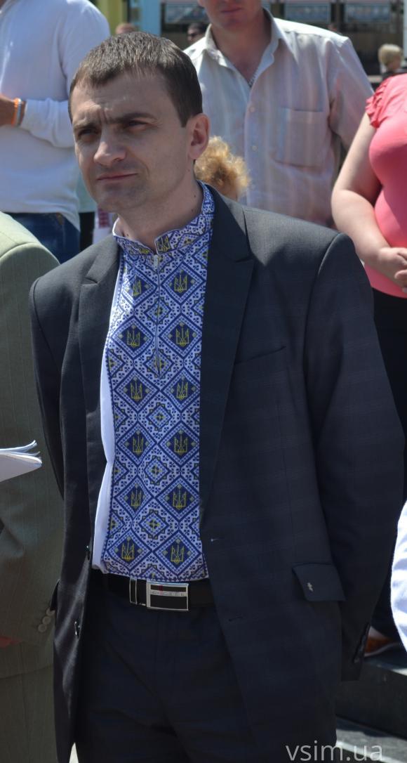 Фото дня: які вишиванки вдягнули хмельницькі чиновники у свято?, фото №3 на сайті vsim.ua
