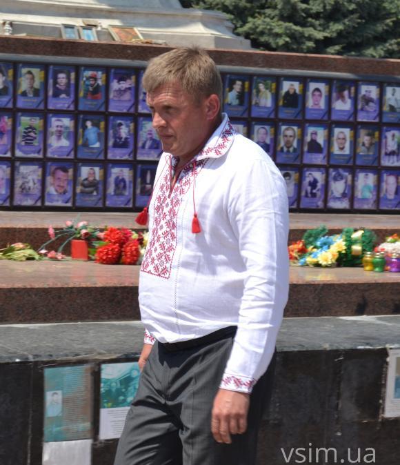 Фото дня: які вишиванки вдягнули хмельницькі чиновники у свято?, фото №5 на сайті vsim.ua