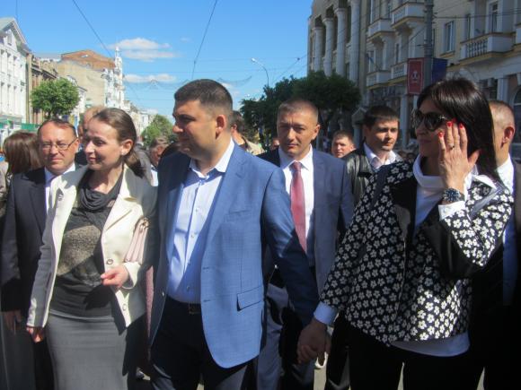 Гройсман на День Європи у Вінниці гуляв по Соборній та фотографувався з вінничанами, фото №4 на сайті 20minut.ua