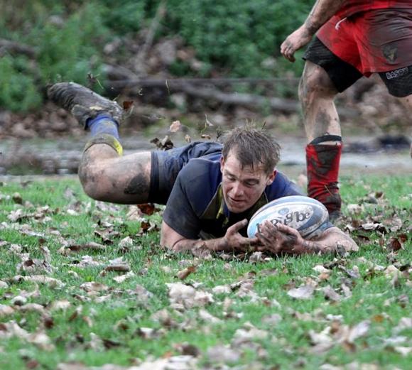 Хмельничанин навчає дівчат грати у справжню хуліганську гру, фото №1 на сайті vsim.ua